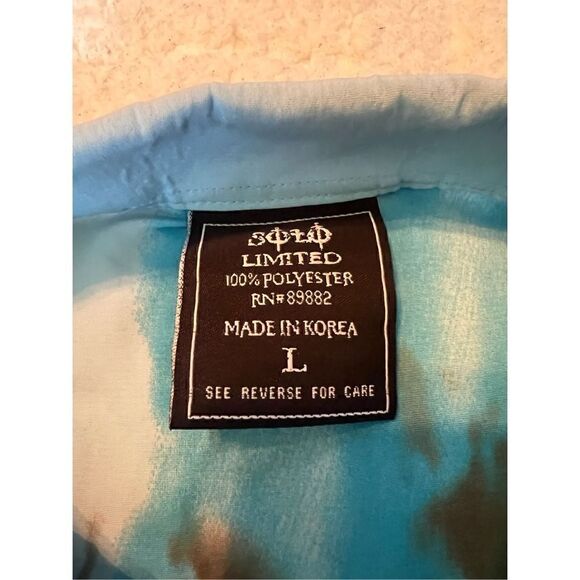 Vintage graphic, lightweight button-down, short sleeve shirt - Picture 2 of 7